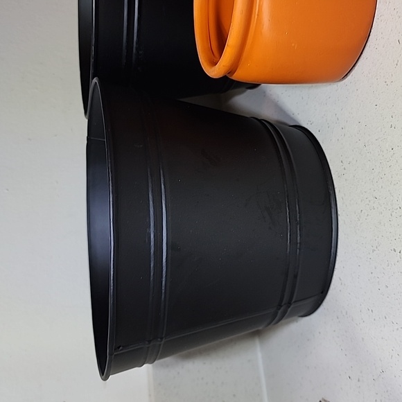 Set of 2 Black Flower Pots and 2 ceramic Pots. - Picture 4 of 4